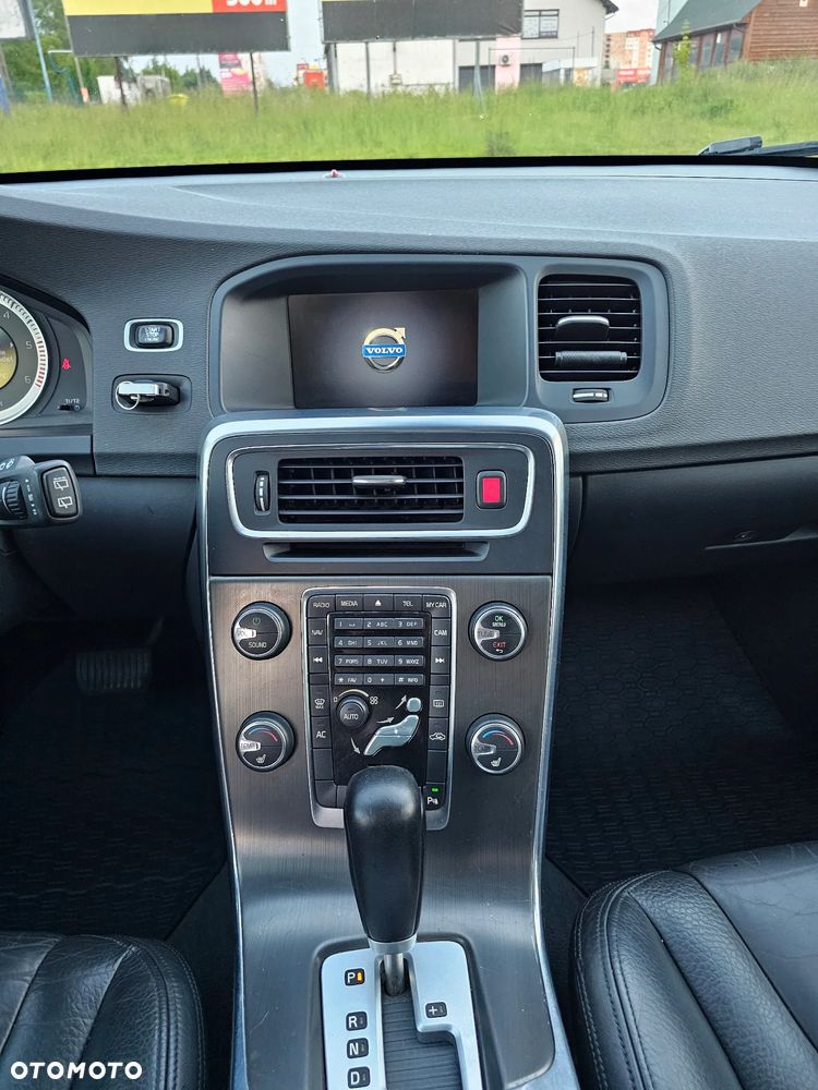 Volvo V60 D5 Geartronic Summum - 22