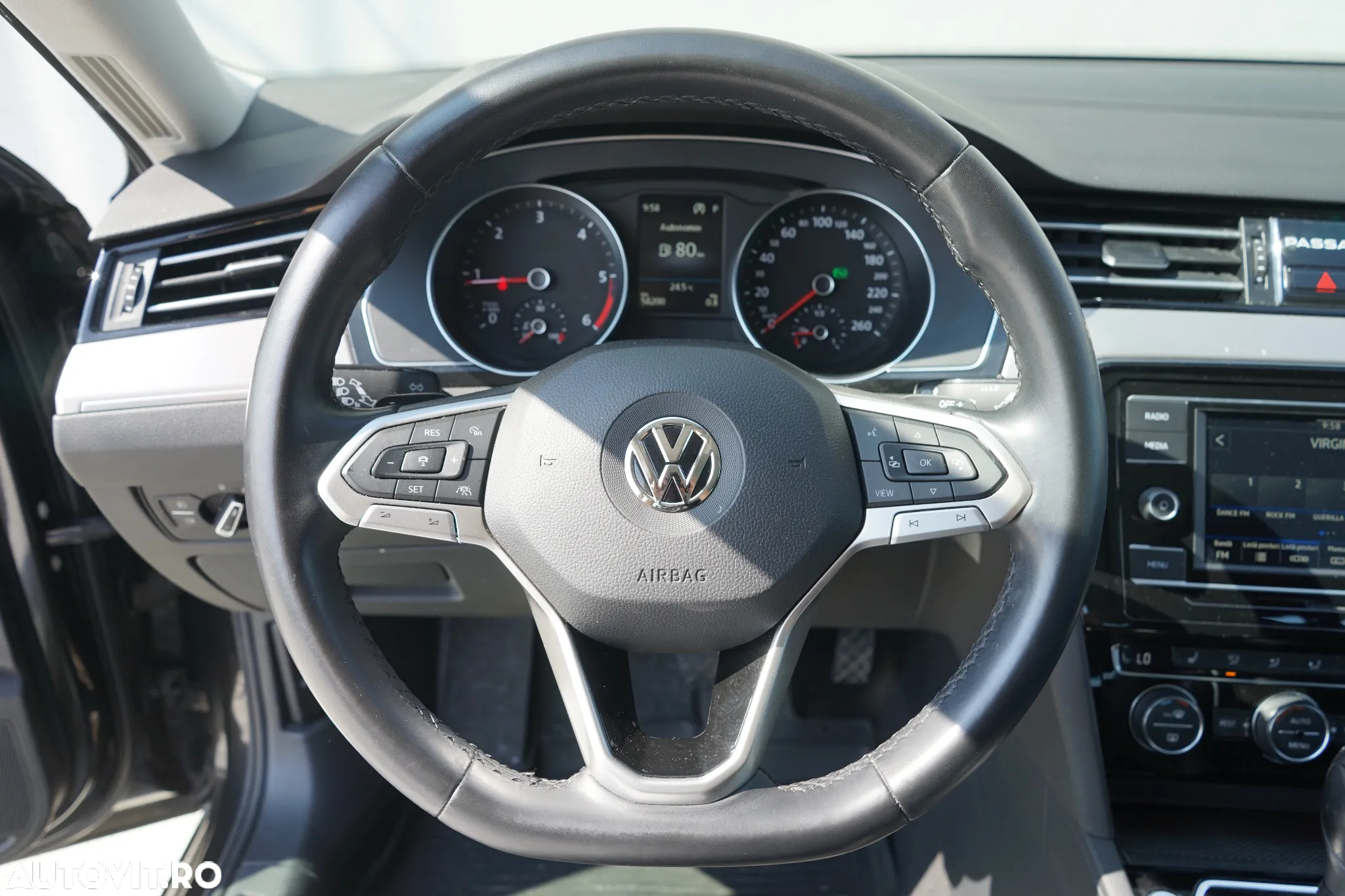 Volkswagen Passat - 14