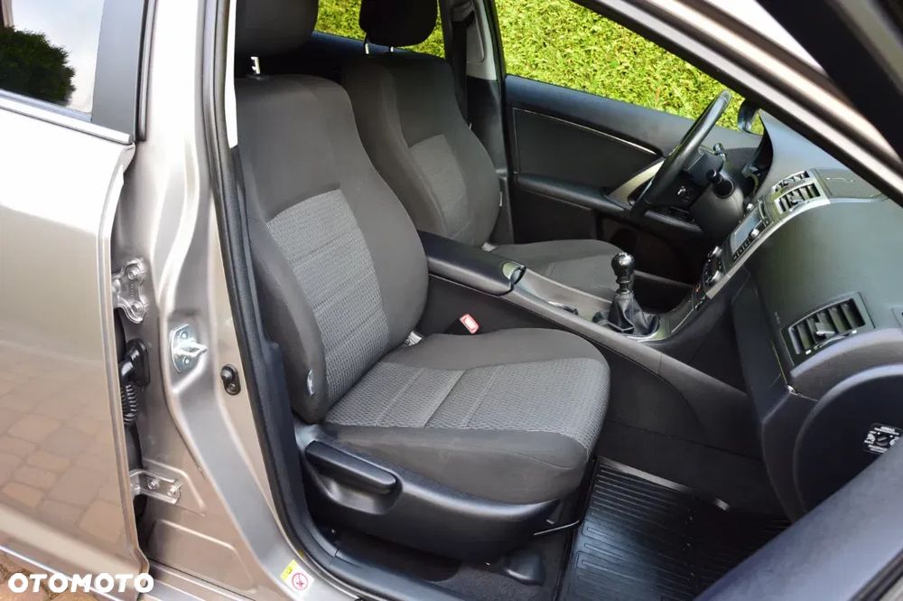 Toyota Avensis 2.0 D-4D Edition - 28