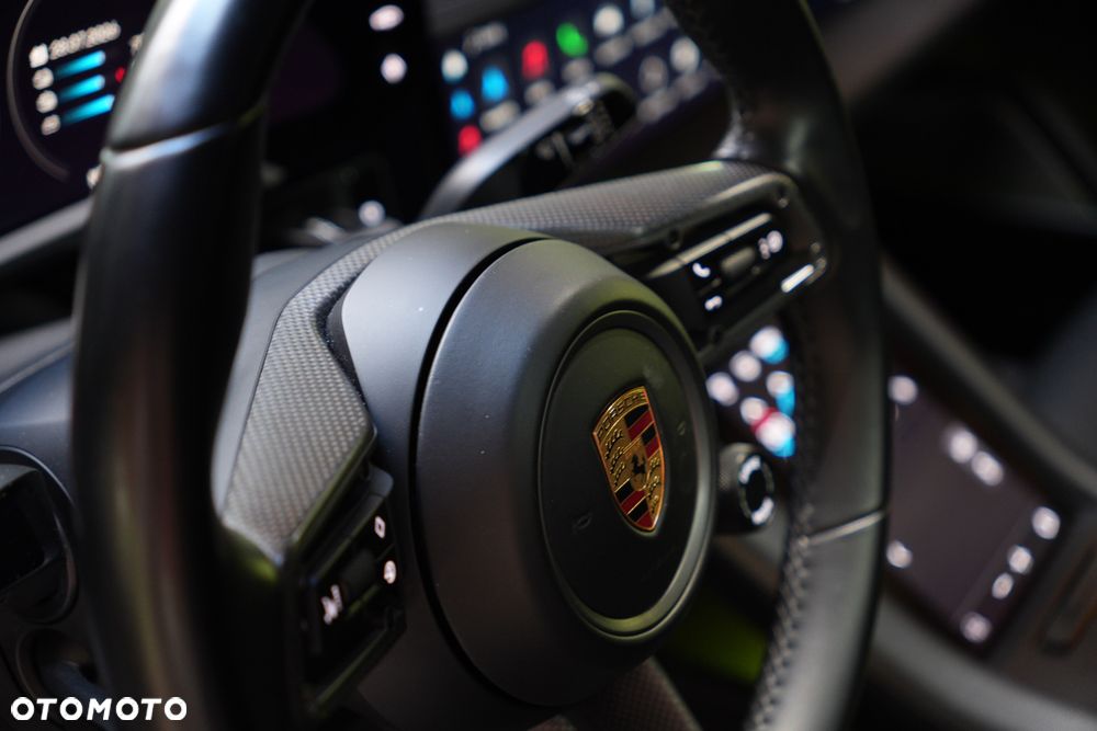 Porsche Taycan Turbo S - 28