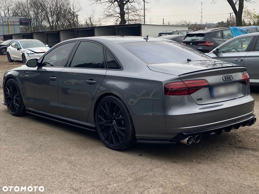 Audi S8 Plus - 12