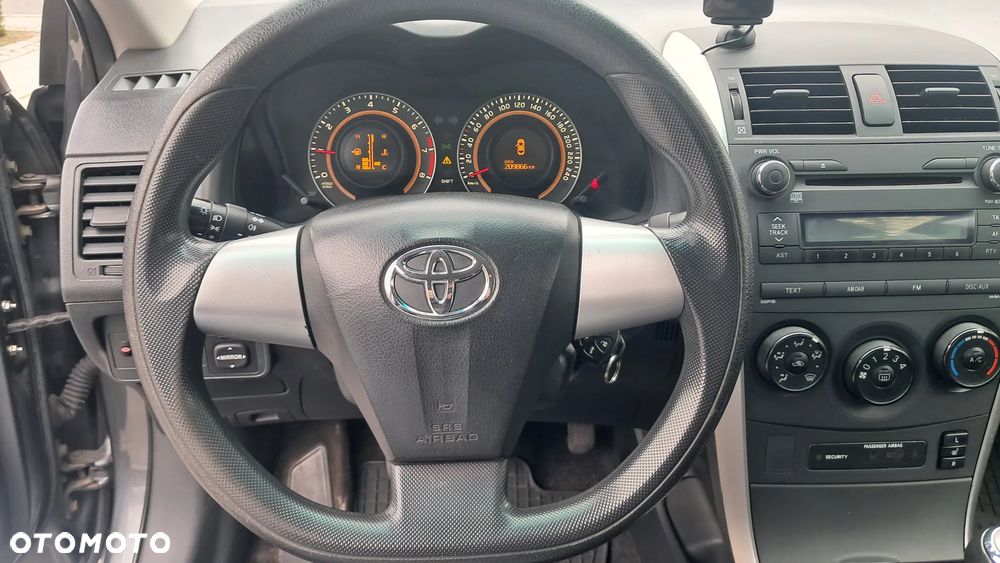 Toyota Corolla 1.6 Luna - 17