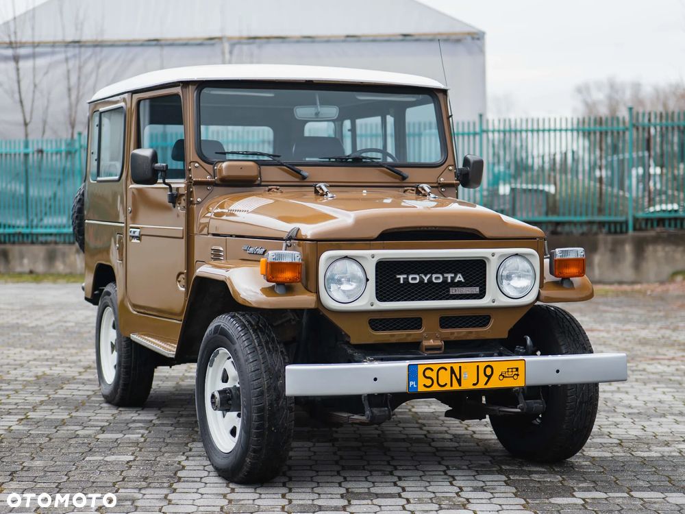Toyota Land Cruiser - 2