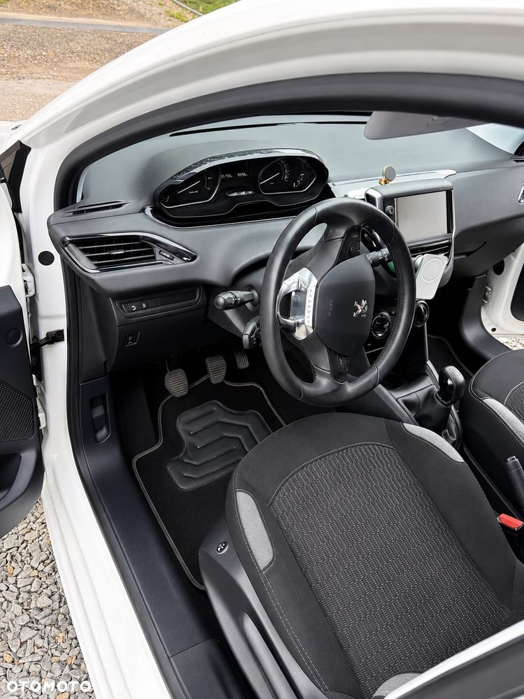 Peugeot 208 1.2 PureTech Active - 13