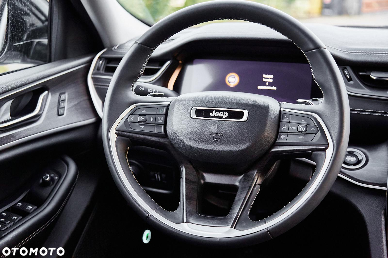 Jeep Grand Cherokee - 23