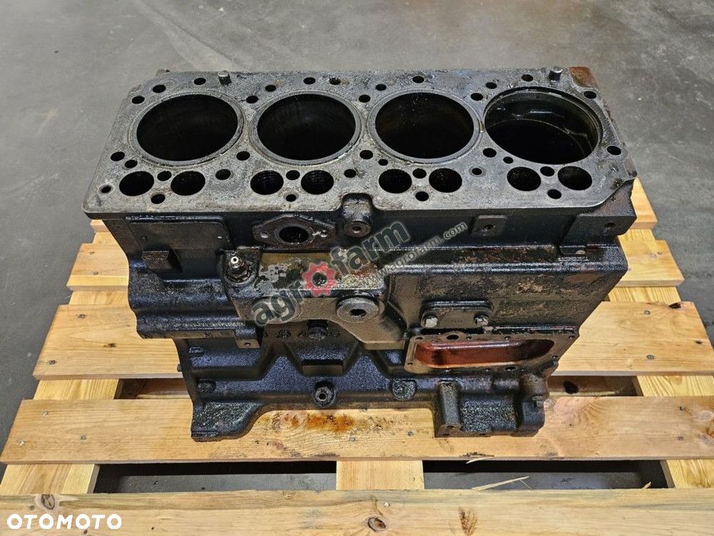 Blok silnika John Deere 6105M, 6125M, 6115R - 4