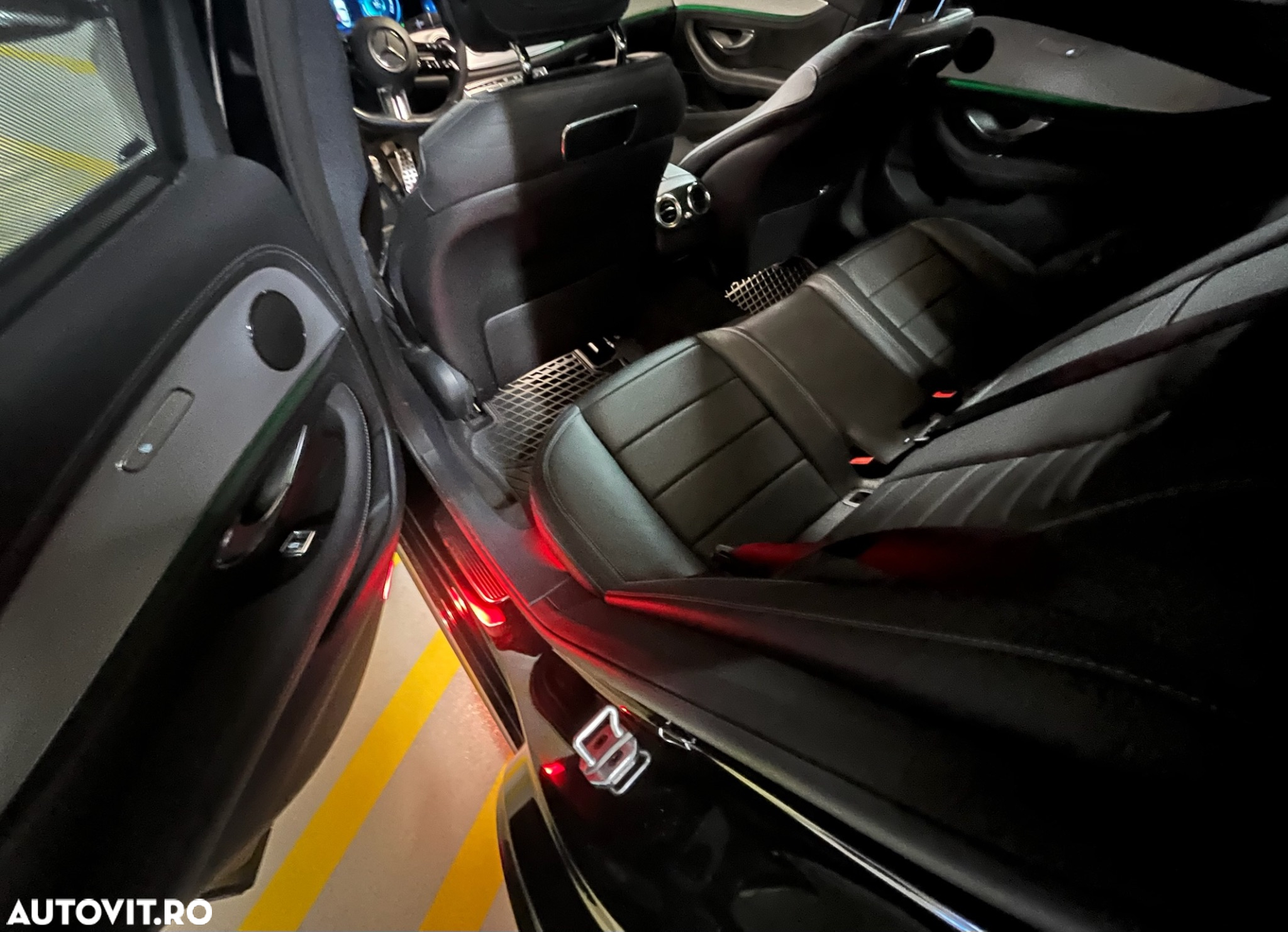 Mercedes-Benz E 300 4MATIC Aut. - 25