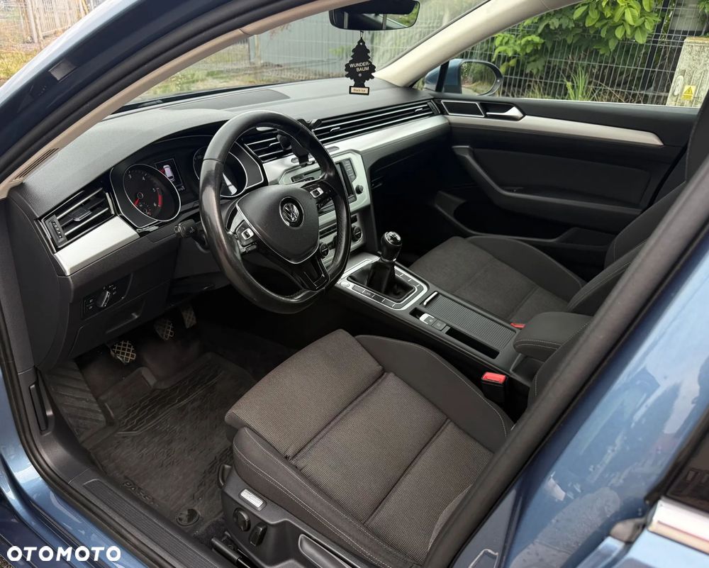 Volkswagen Passat - 19