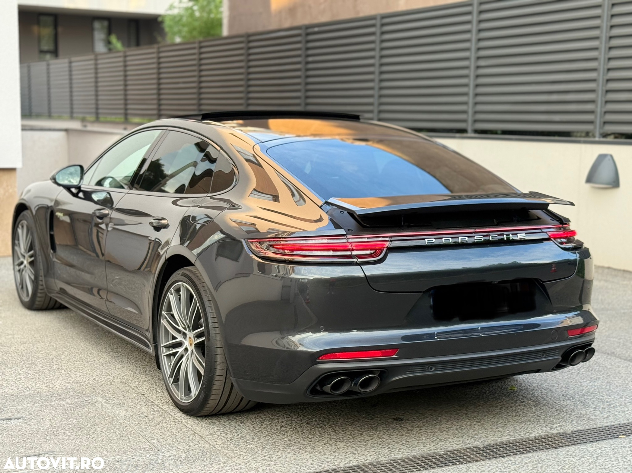 Porsche Panamera 4 E-Hybrid - 3