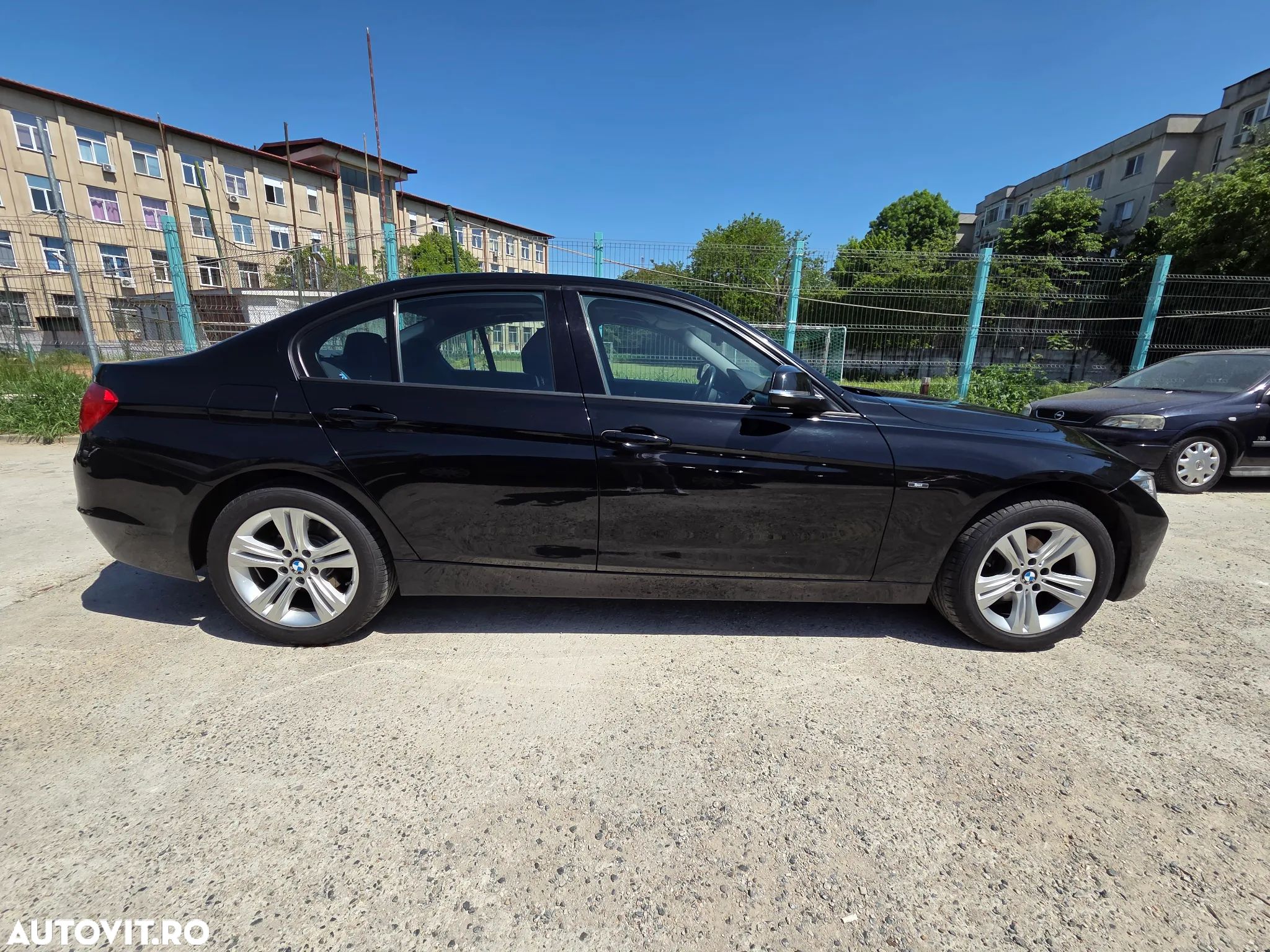 BMW Seria 3 320i - 1