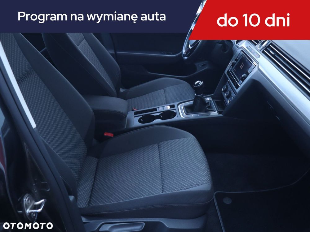 Volkswagen Passat - 11