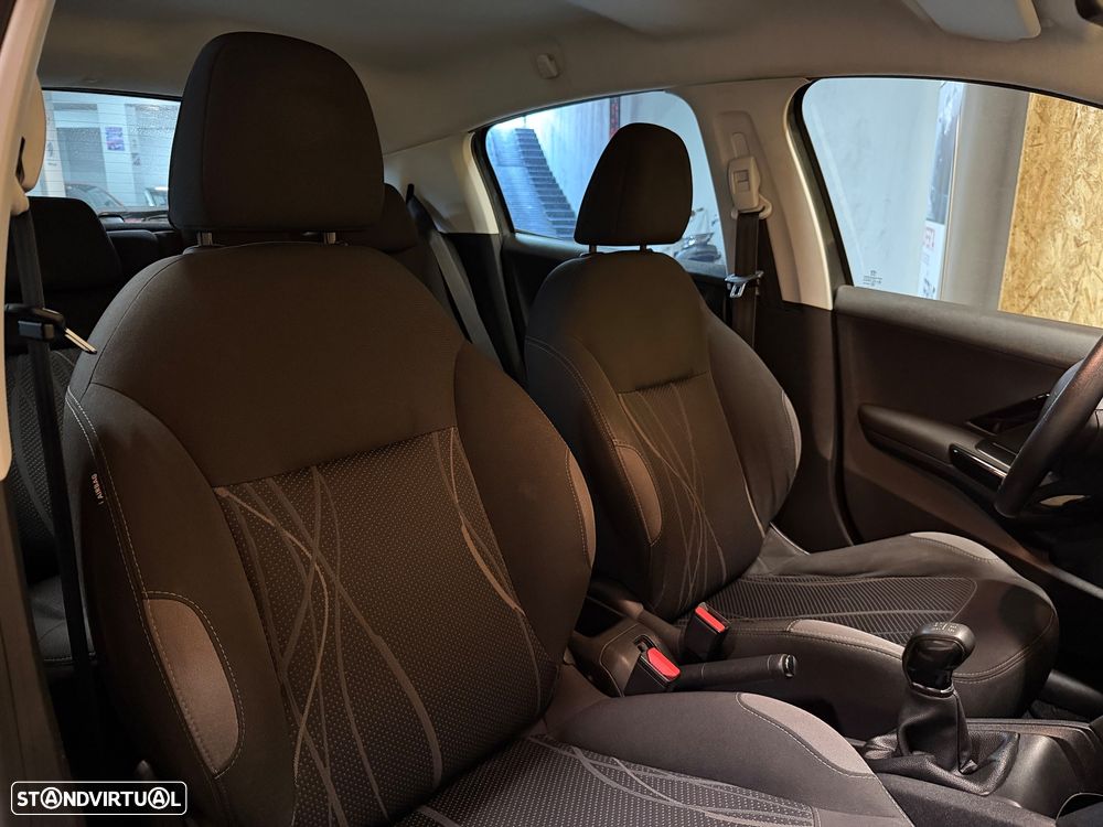 Peugeot 208 82 PureTech Style - 12