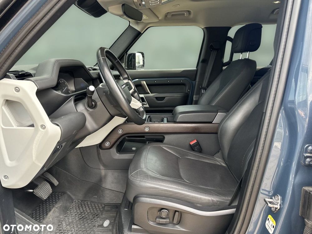 Land Rover Defender - 11