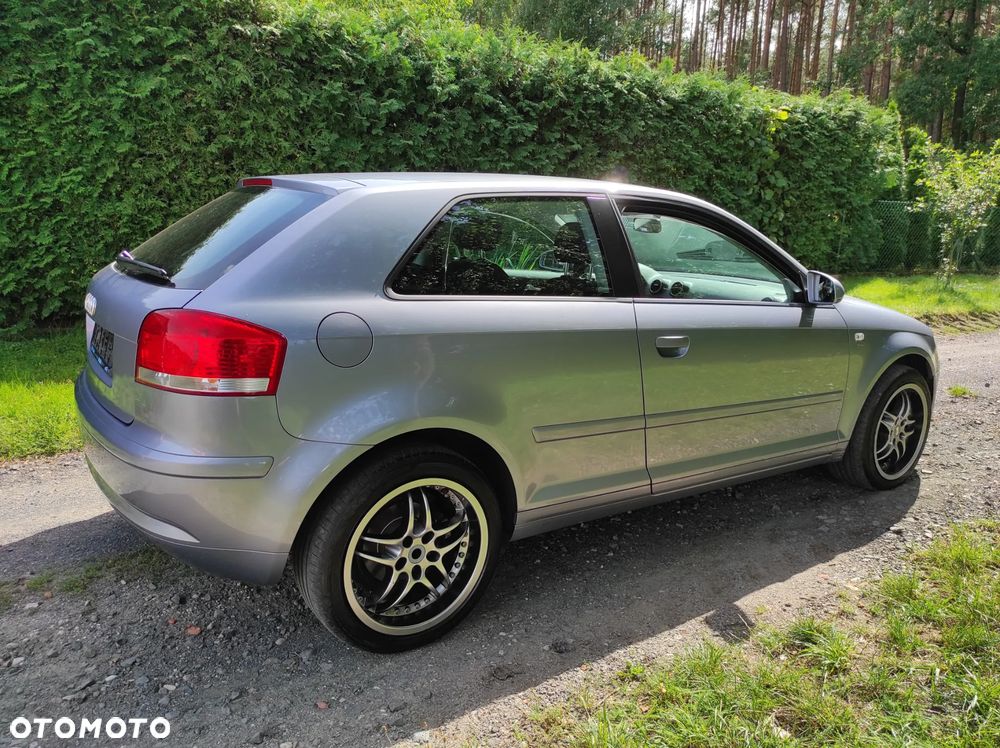 Audi A3 3-drzwiowe 1.6 Attraction - 8