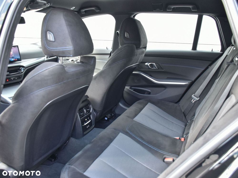 BMW Seria 3 330i xDrive M Sport - 23