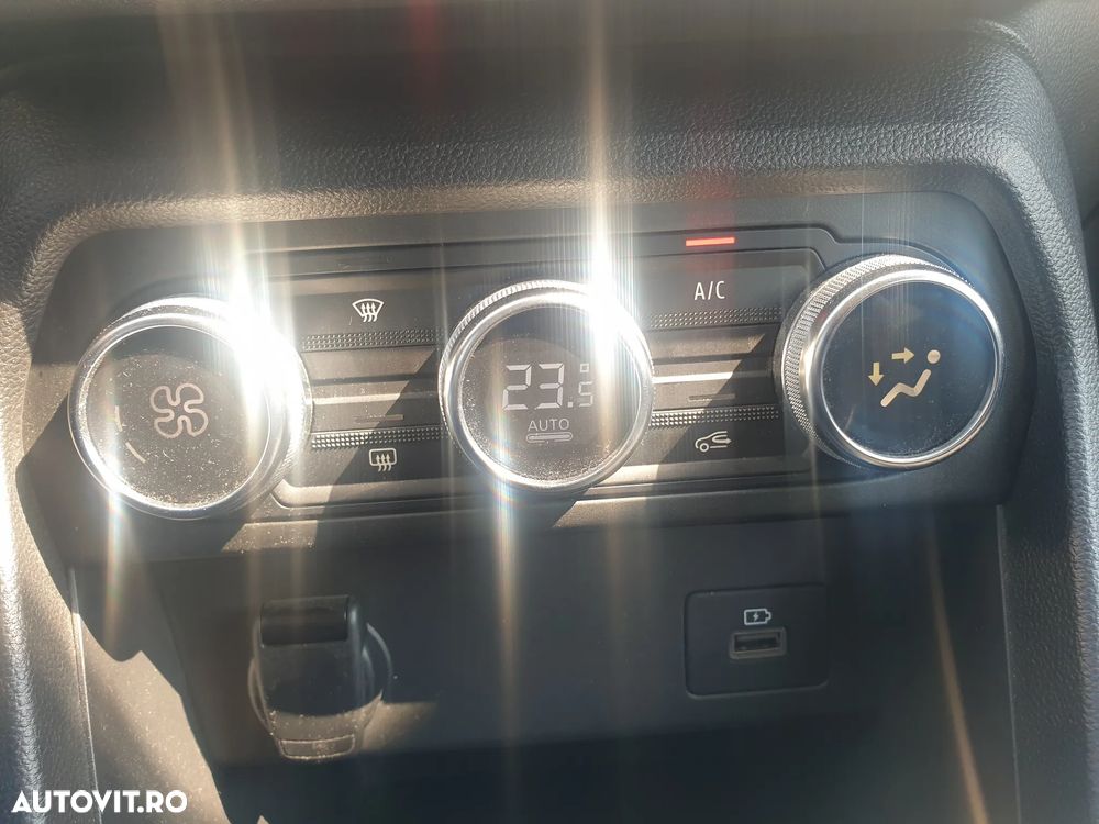 Dacia Logan TCe 90 MT6 Prestige - 26