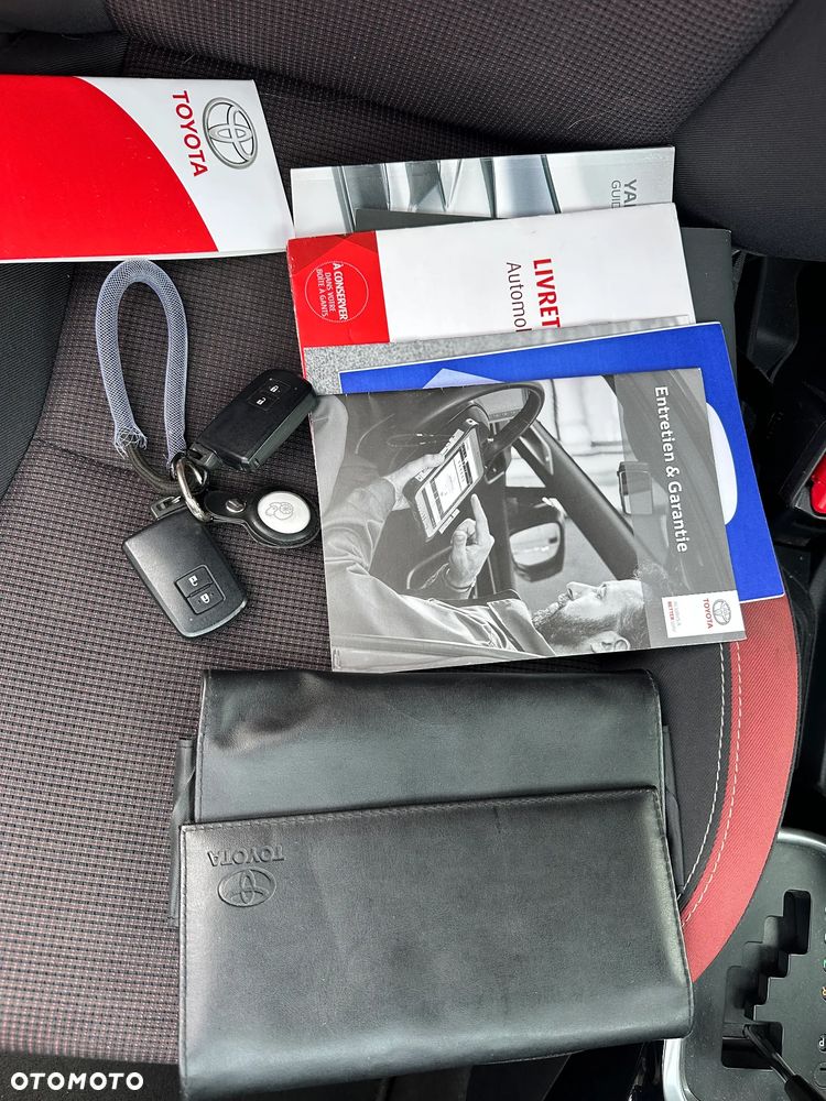 Toyota Yaris Hybrid 100 Selection Platinum - 20