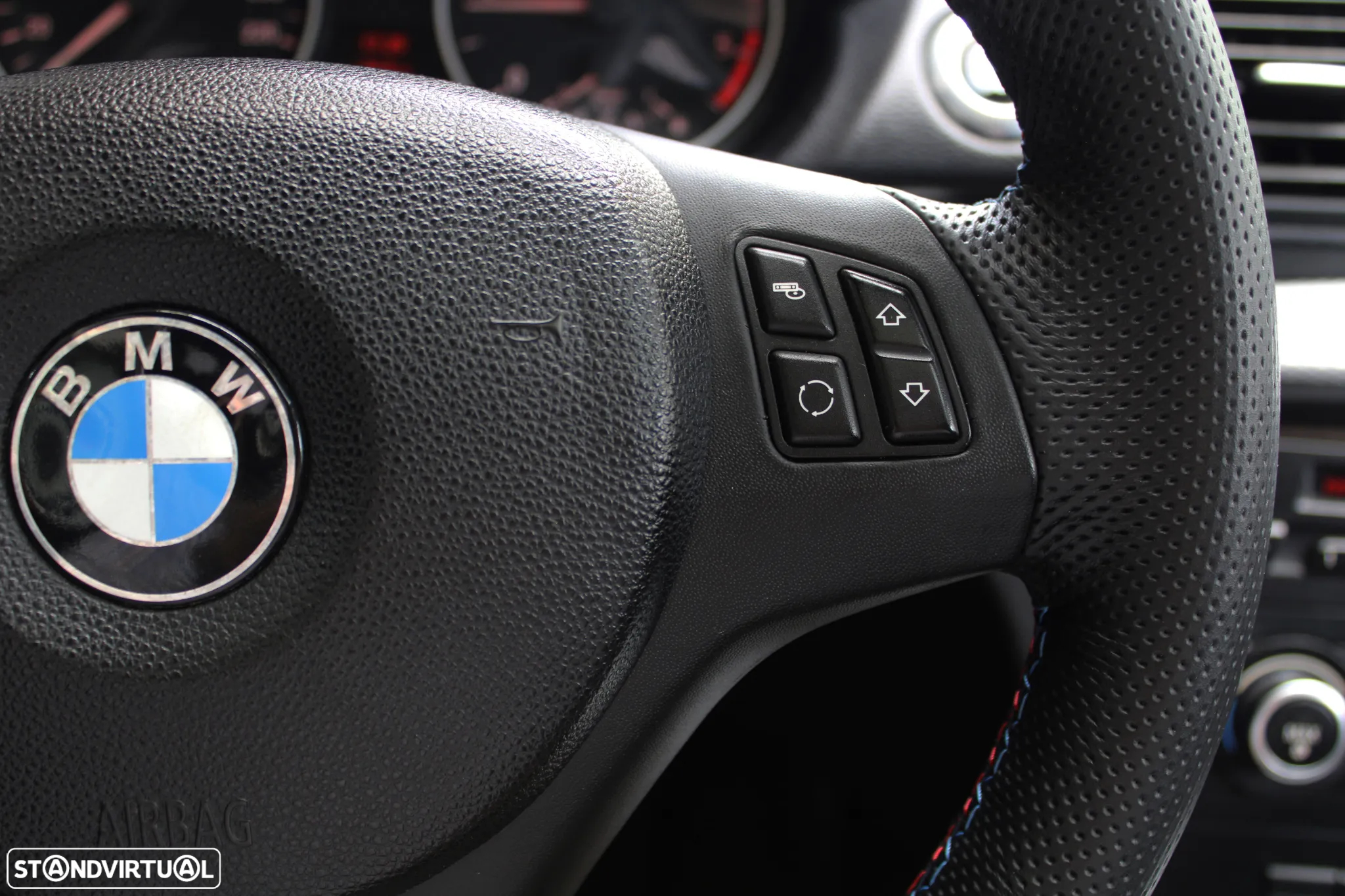 BMW 118 d Pack M - 32