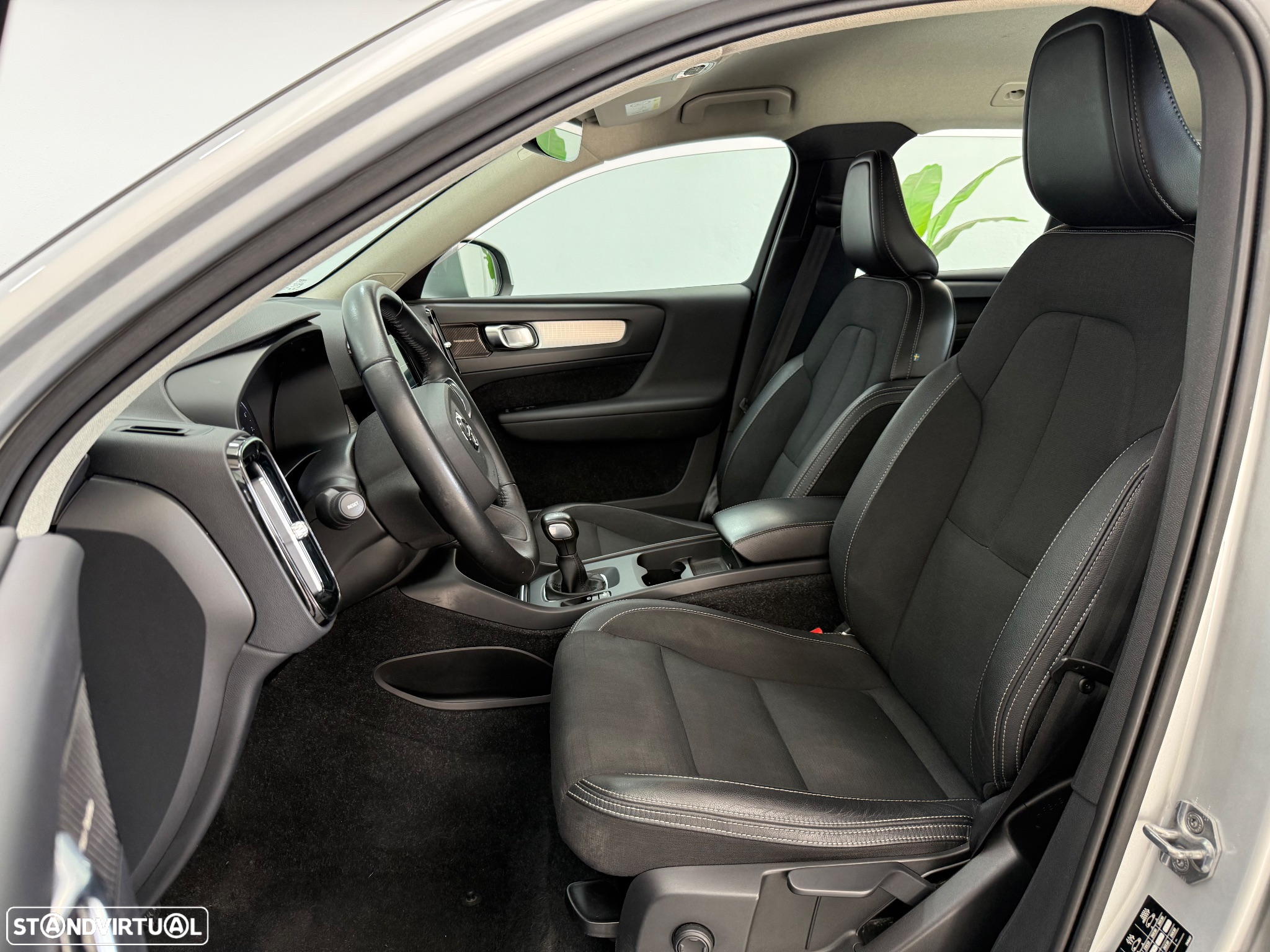 Volvo XC 40 1.5 T3 Momentum Tech Edition - 6