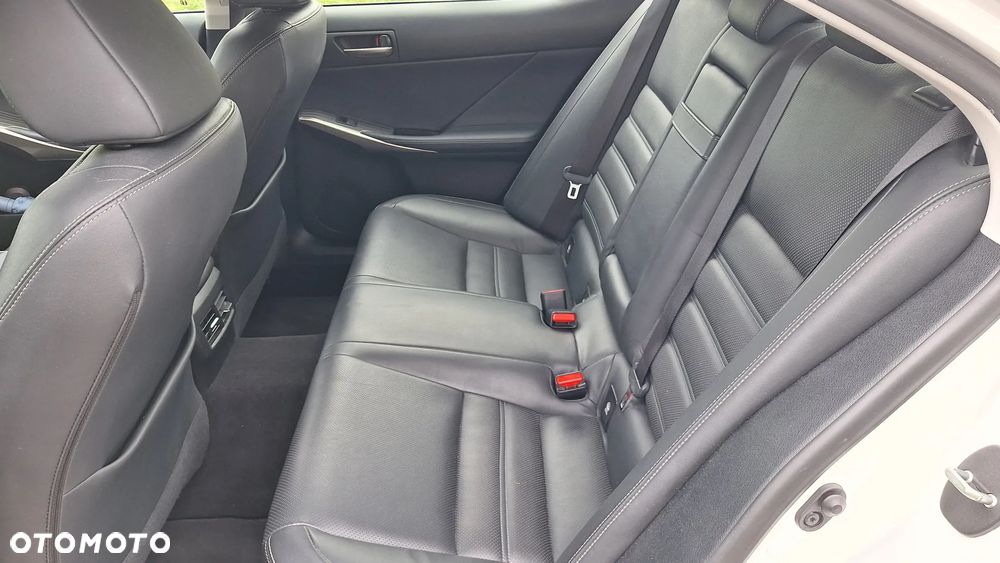 Lexus IS 300h Elegance - 8