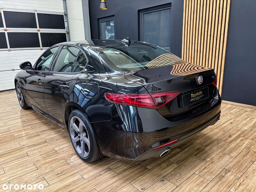 Alfa Romeo Giulia - 9