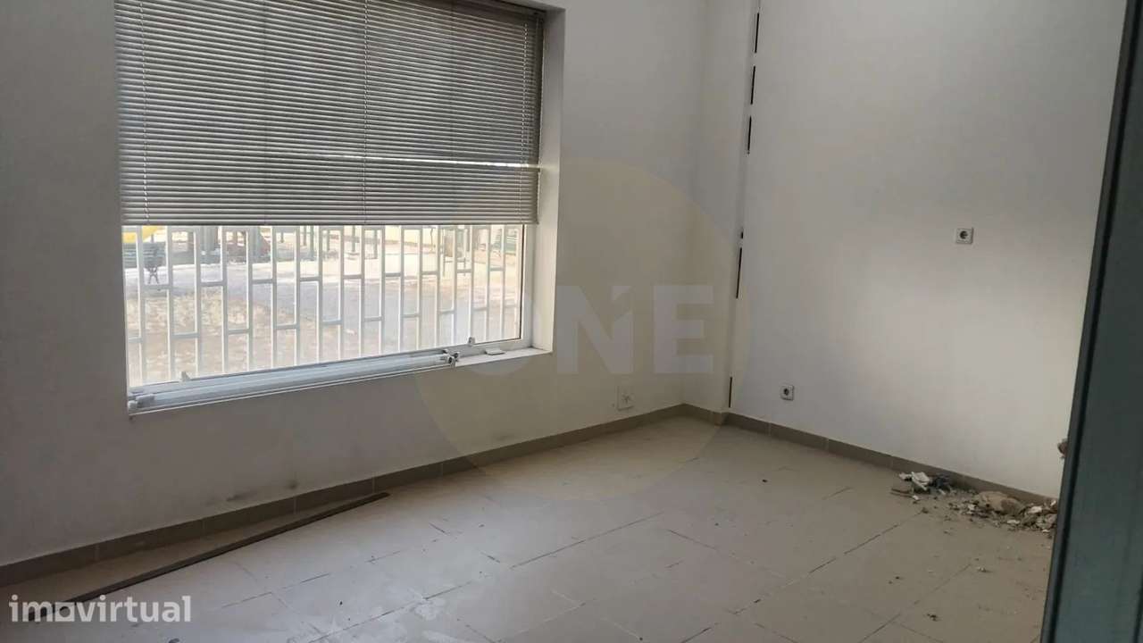 Loja com 62 m² em Transformação para T2 - Grande imagem: 5/19