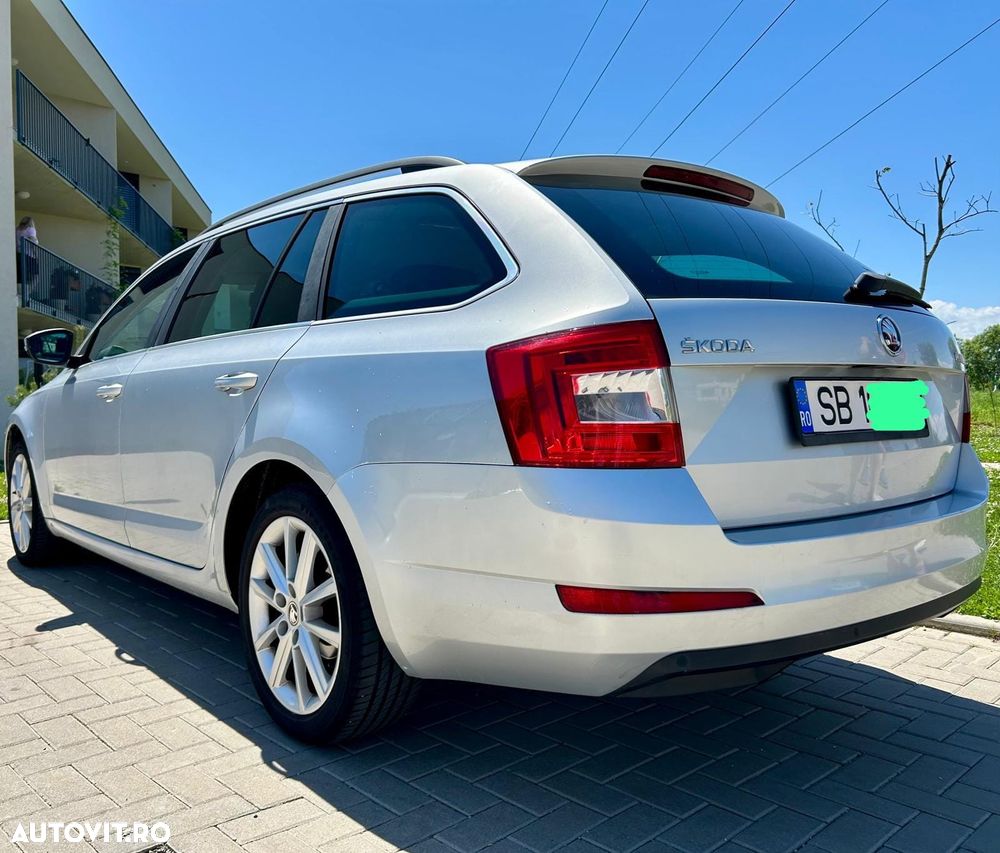 Skoda Octavia 1.6 TDI DSG Style - 6