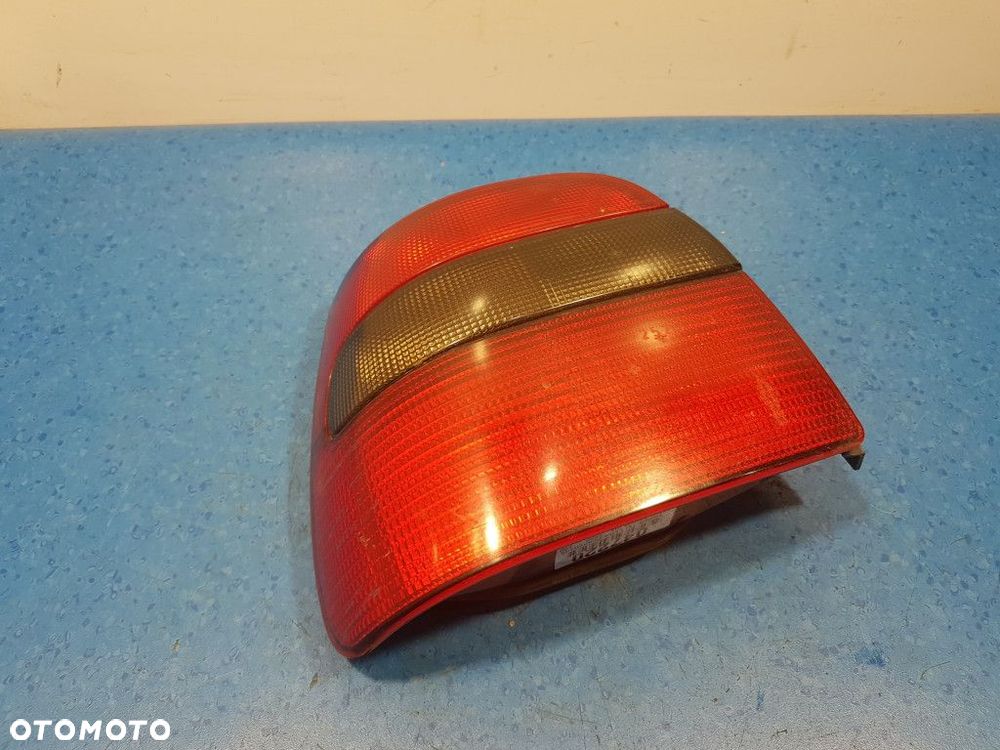 SKODA FELICIA GLX LAMPA TYŁ LEWA ZEWNĘTRZNA - 1