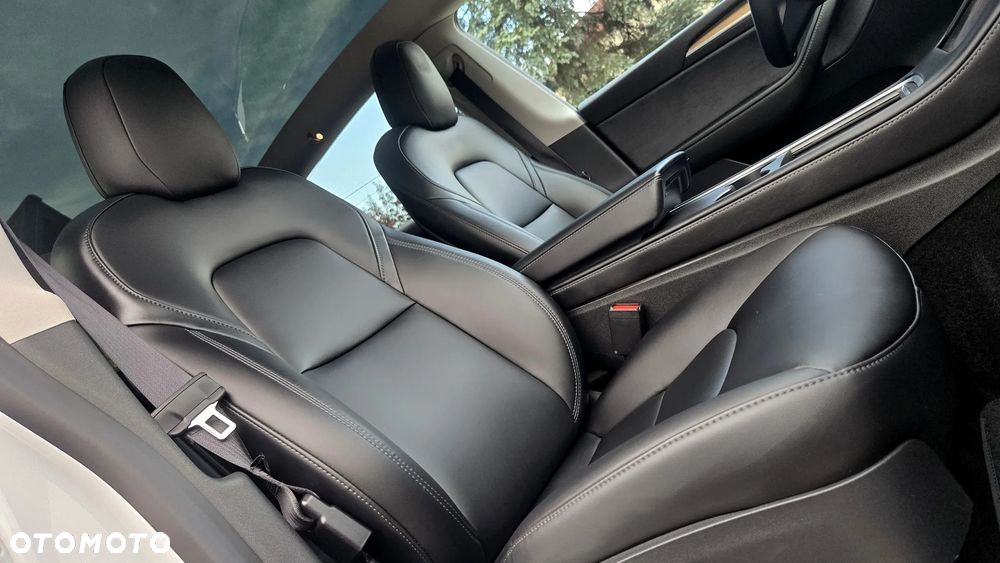 Tesla Model Y Long Range Dual Motor AWD - 14