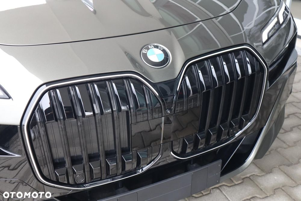 BMW Seria 7 - 11