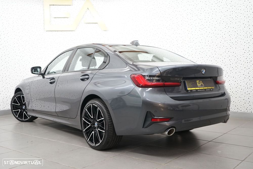 BMW 330 e Aut. Sport Line - 4