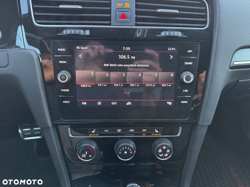 Volkswagen Golf - 22