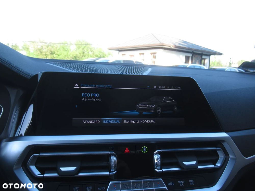 BMW Seria 3 320i Luxury Line - 28