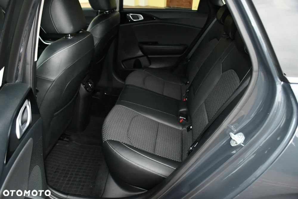 Kia Ceed 1.5 T-GDI L Business Line DCT - 23