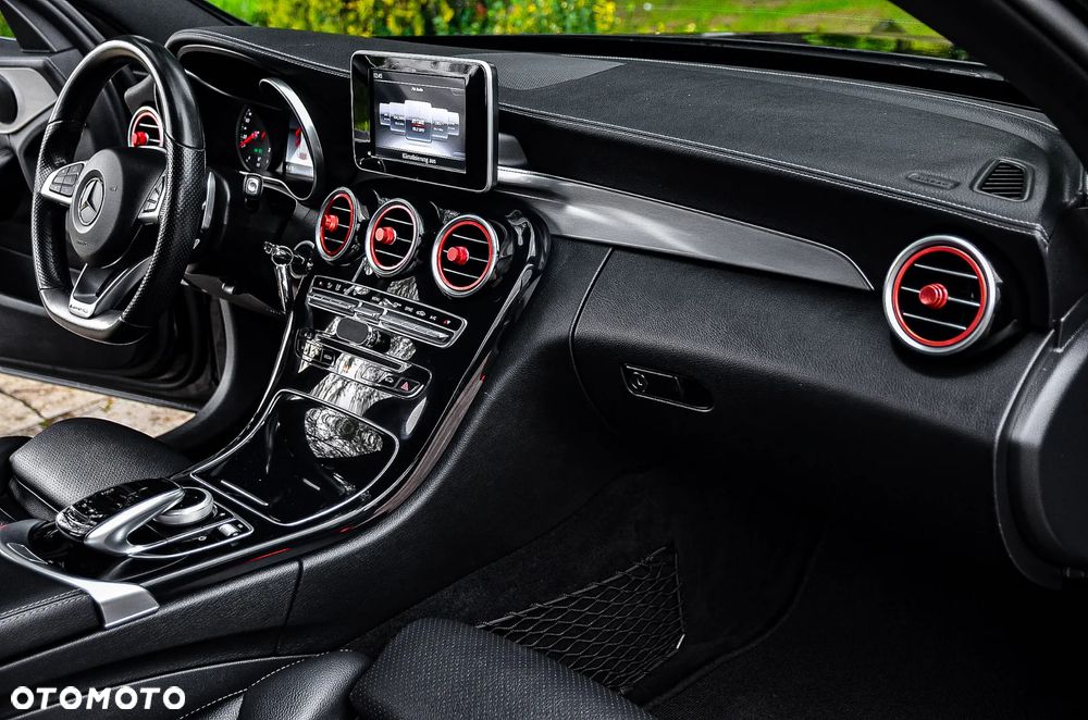 Mercedes-Benz Klasa C 250 7G-TRONIC AMG Line - 30