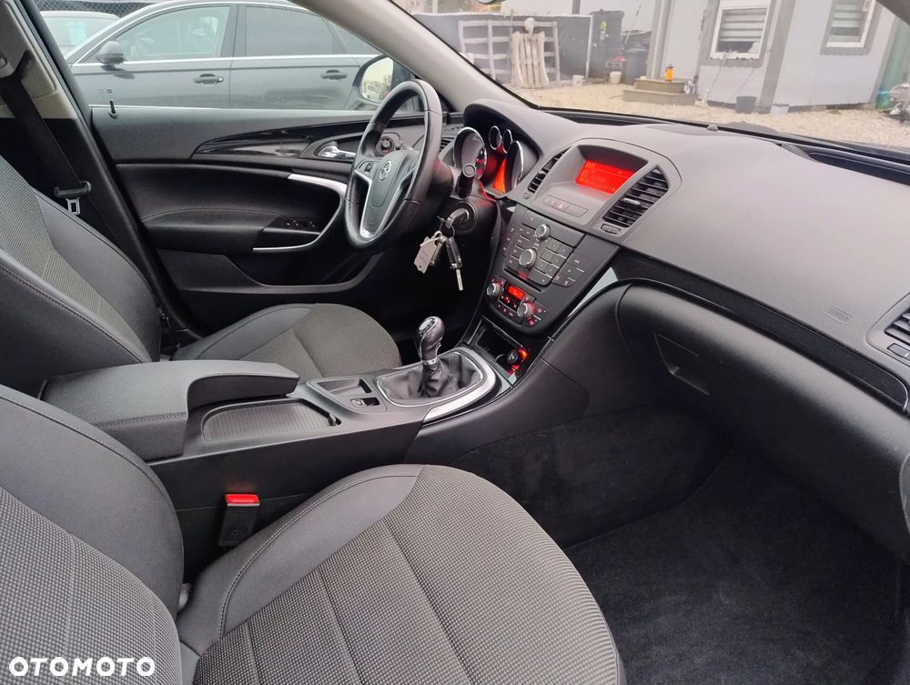 Opel Insignia 1.8 - 10