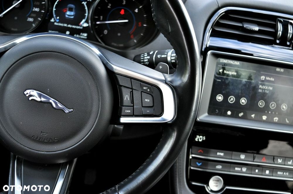 Jaguar F-Pace 20d Portfolio - 17