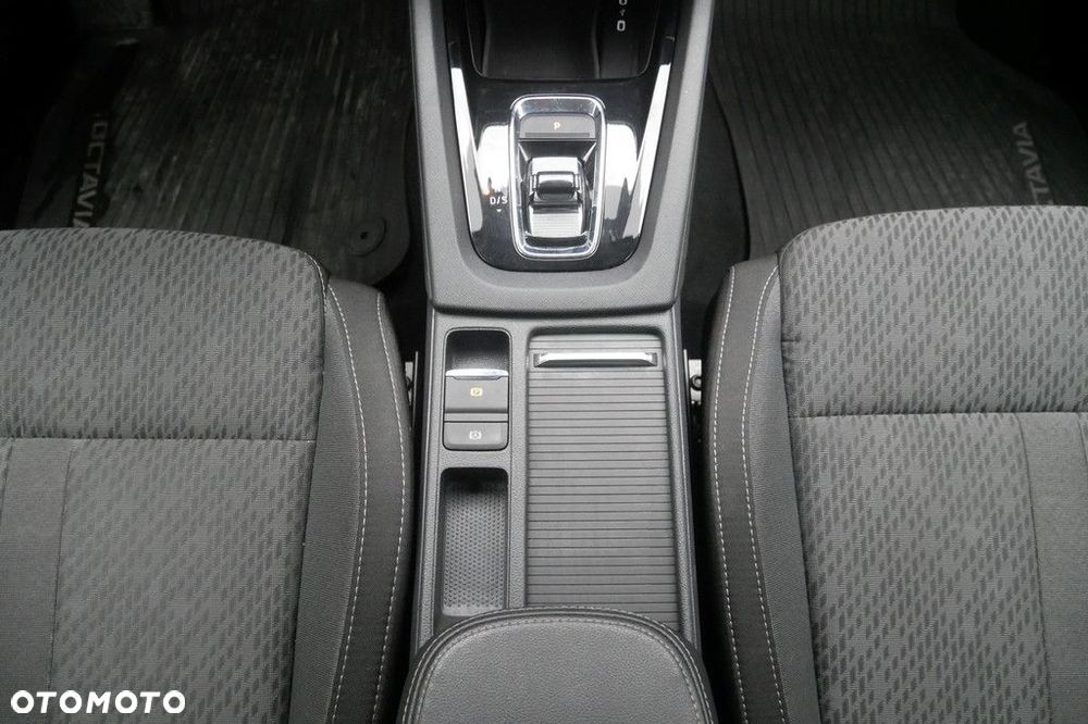 Skoda Octavia 2.0 TDI Style DSG - 11