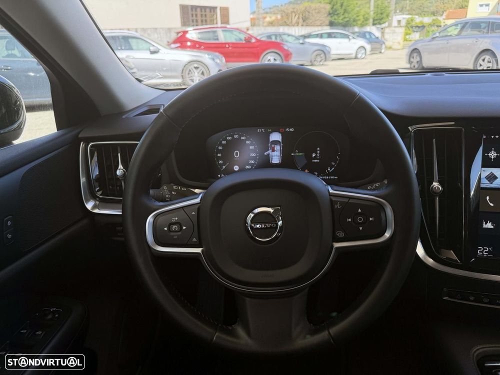 Volvo V60 2.0 T8 AWD TE Momentum Plus - 33