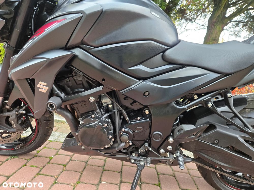 Suzuki GSX - 18
