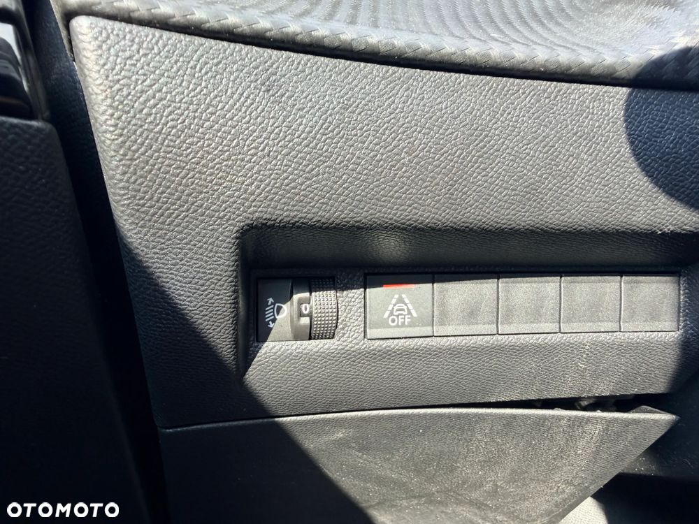 Peugeot 2008 PureTech 130 EAT8 Allure - 17