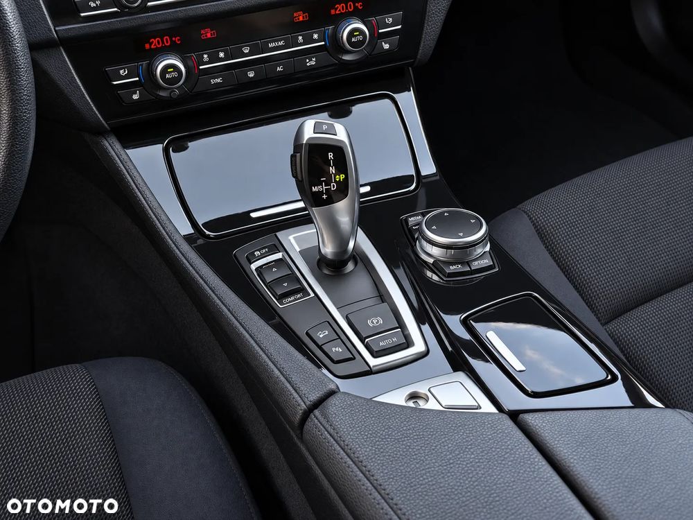 BMW Seria 5 525d xDrive - 17