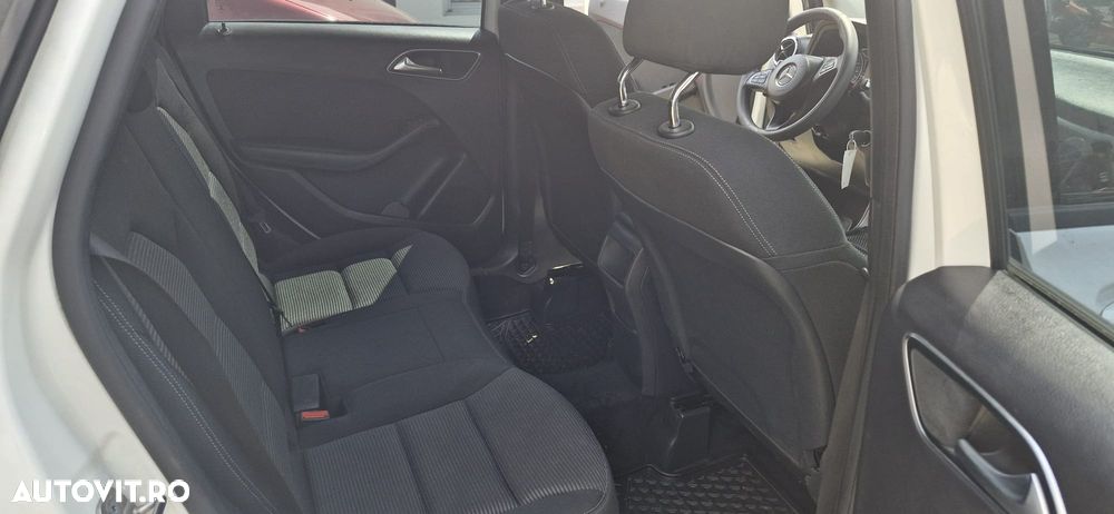 Mercedes-Benz B 220 - 5
