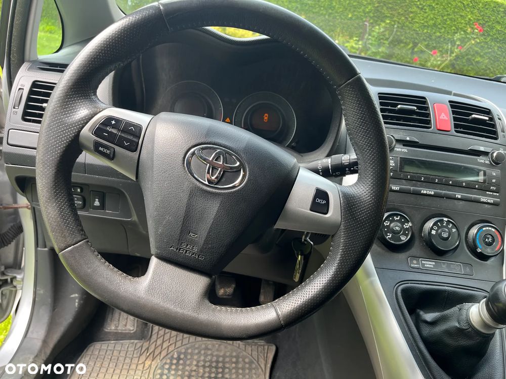 Toyota Auris 1.4 D-4D Terra - 3