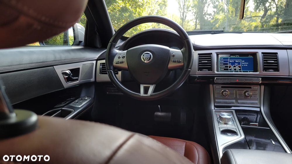 Jaguar XF 4.2 SV8 - 12