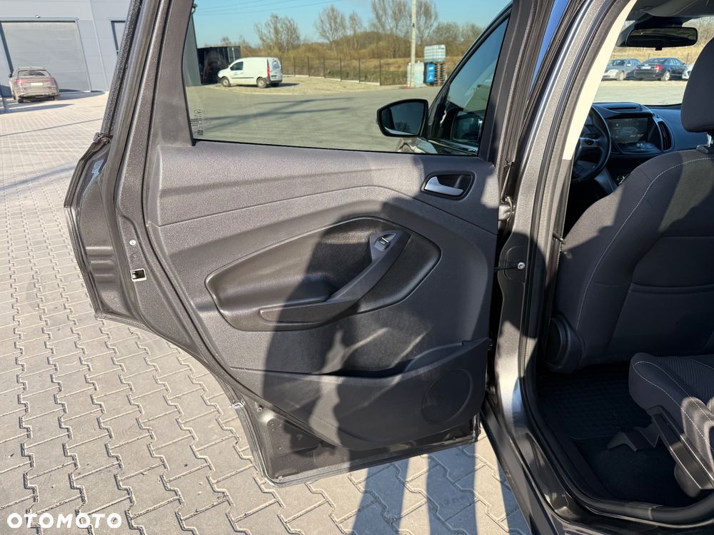 Ford Kuga 1.5 EcoBoost 2x4 Titanium - 16