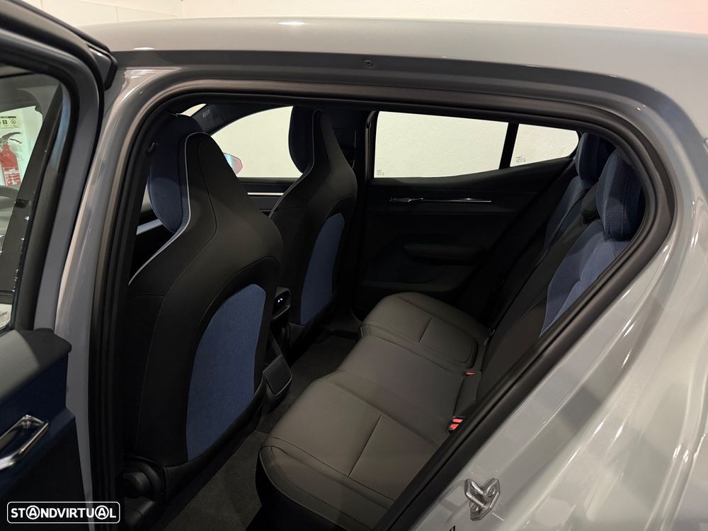 Volvo EX30 69 kWh Single Motor Extended Range Core - 10