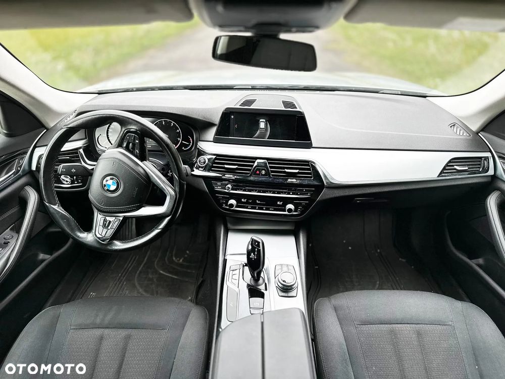 BMW Seria 5 520d Sport Line - 10