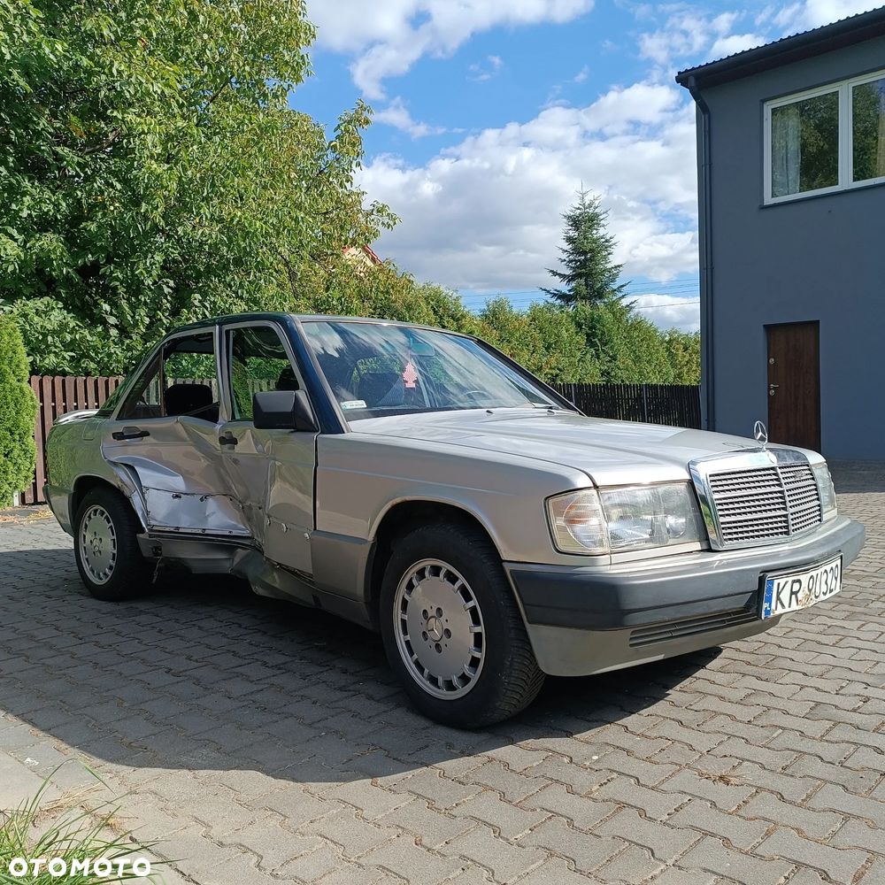 Mercedes-Benz W201 (190) - 5
