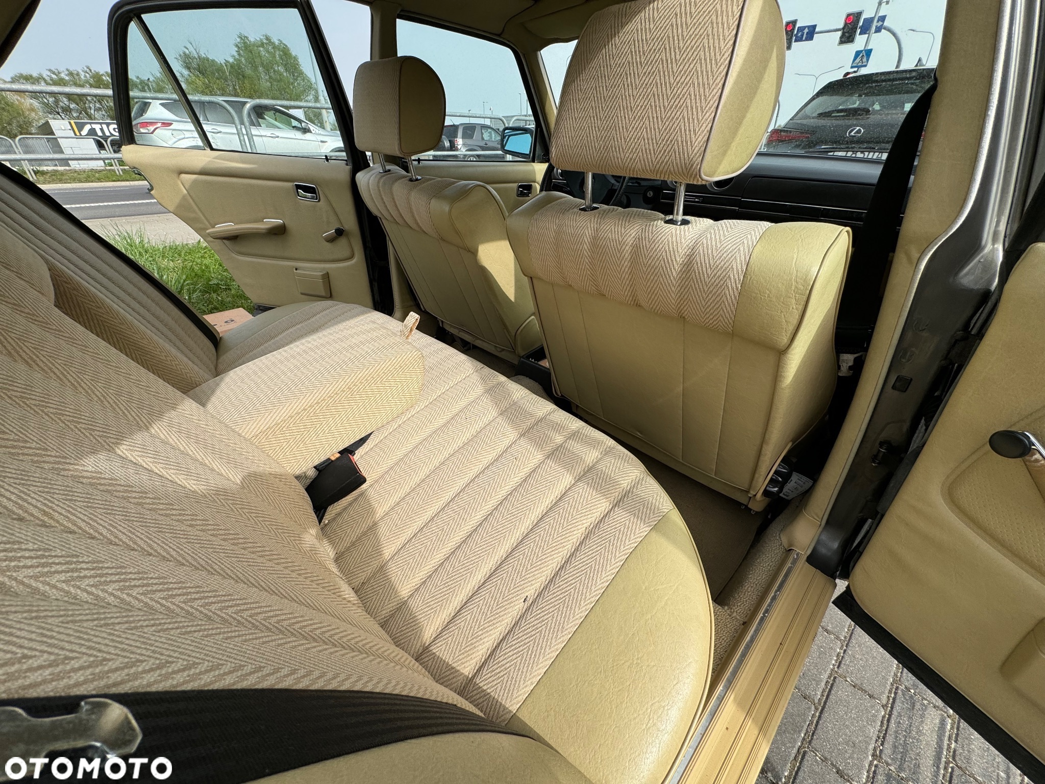 Mercedes-Benz W123 - 10